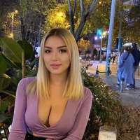 Mavi gözleri olan escort Peri